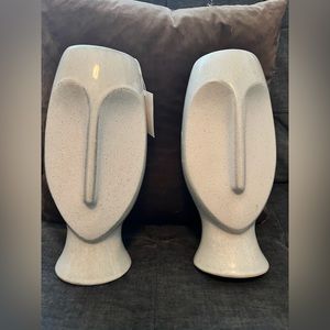 Set of 2 sculptured vase